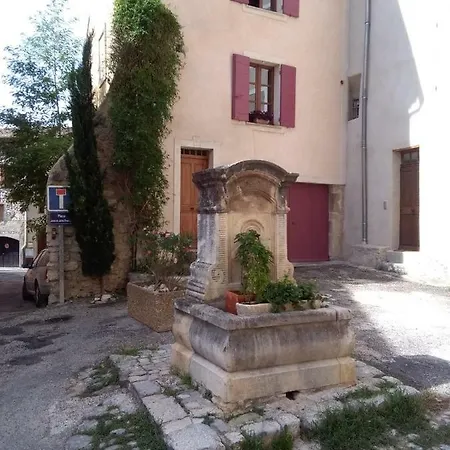 La Maison Derriere La Fontaine Semesterbostad *