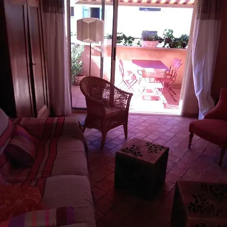 度假居 La Maison Derriere La Fontaine 布依斯·莱斯·巴罗尼