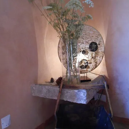 La Maison Derriere La Fontaine * 布依斯·莱斯·巴罗尼