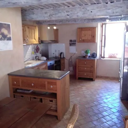 La Maison Derriere La Fontaine 度假居